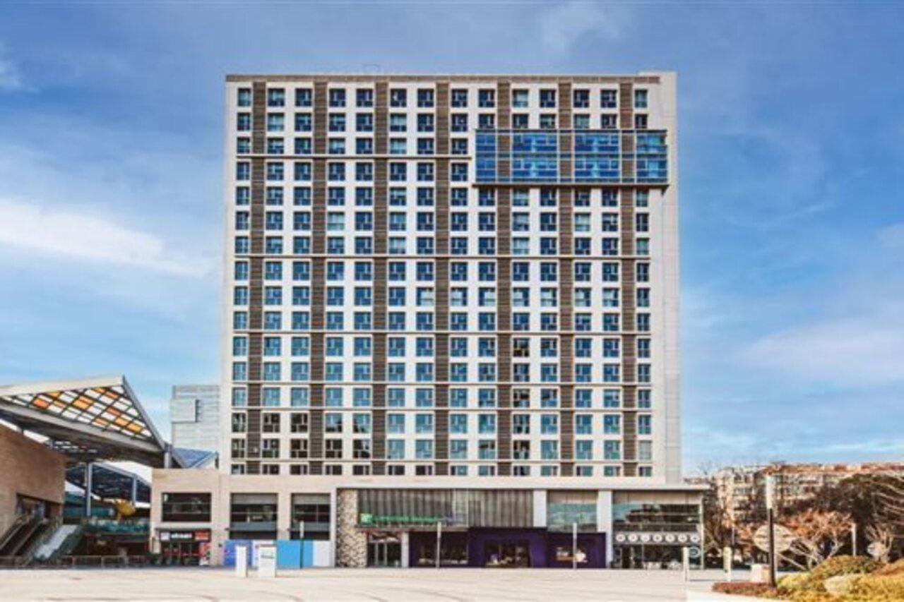 Holiday Inn Express Shanghai Baoyang By Ihg Eksteriør bilde